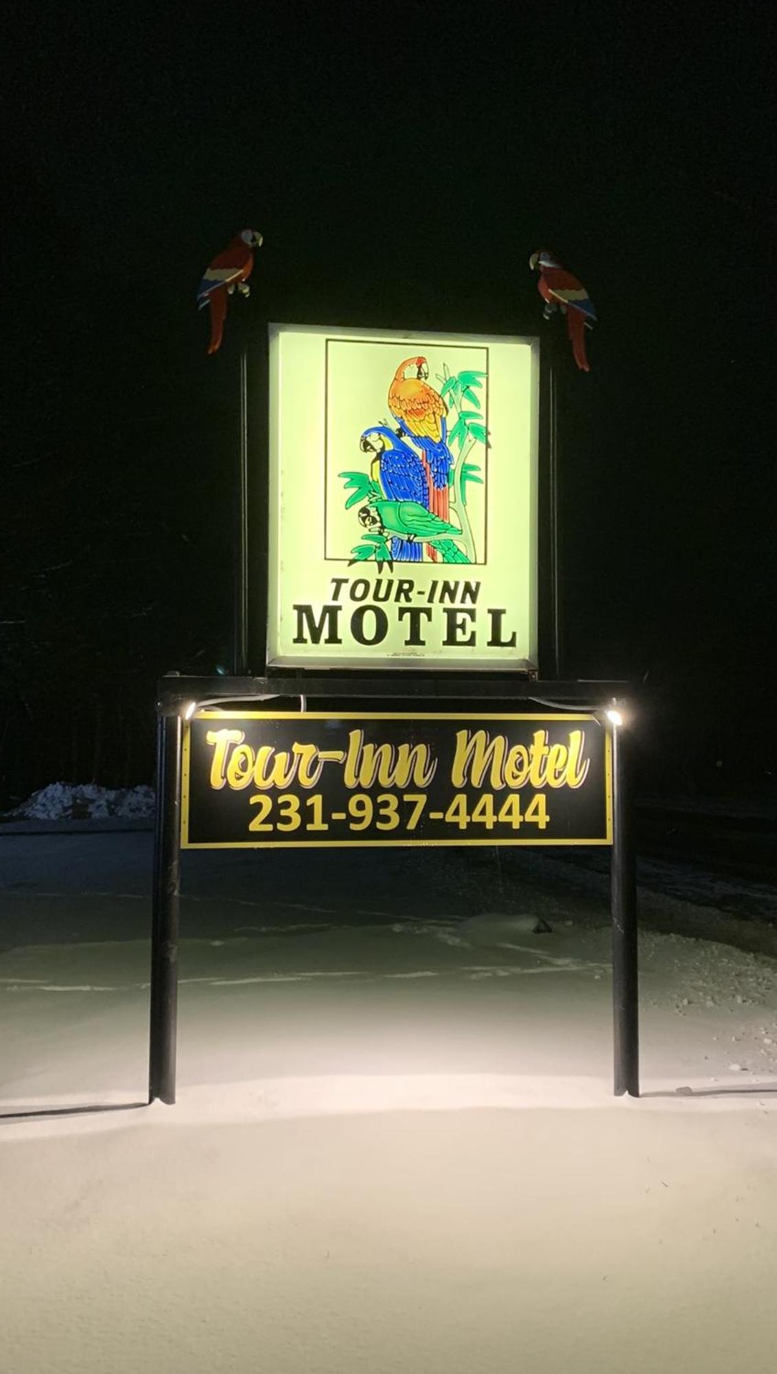 Tour Inn Motel Howard City Exterior photo