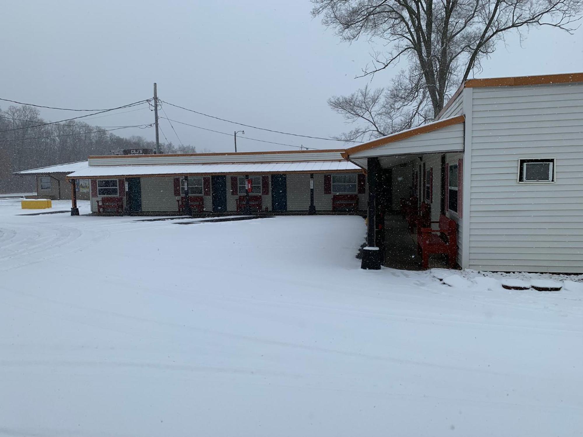 Tour Inn Motel Howard City Exterior photo