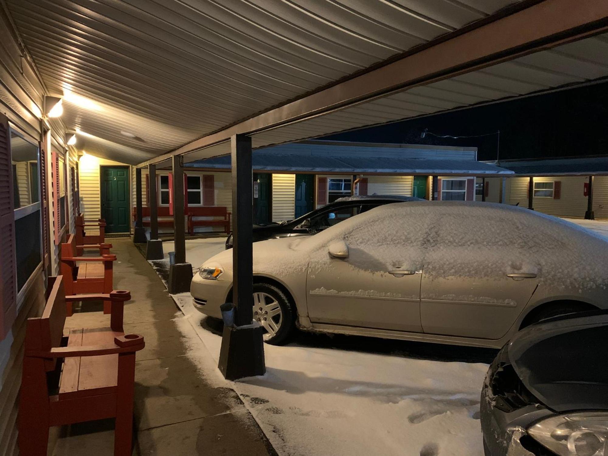 Tour Inn Motel Howard City Exterior photo
